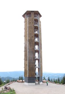 Buchkopfturm: Menuiserie des éléments en bois lamellé-collé en croix